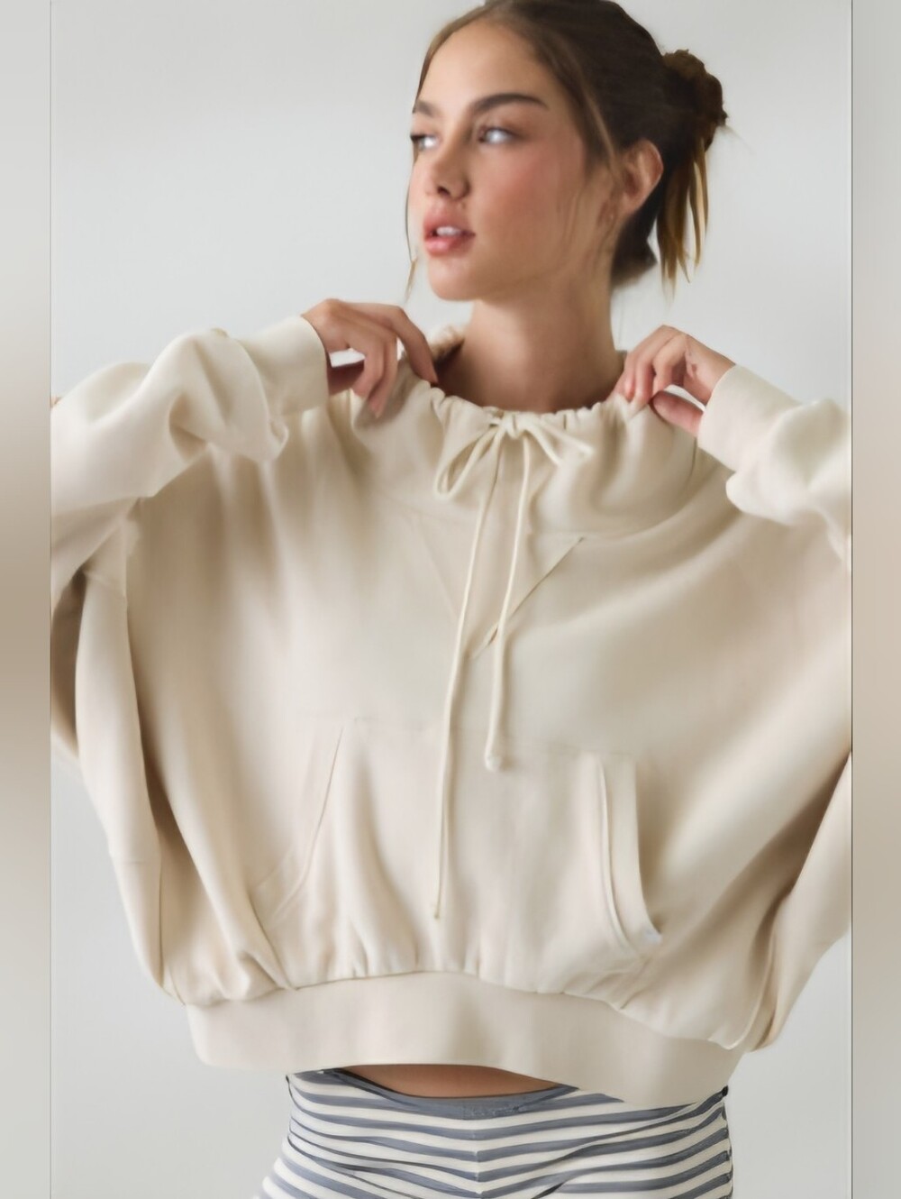 Out From Under Hear Me Out Drawstring € Mockneck Pullover Sz XS